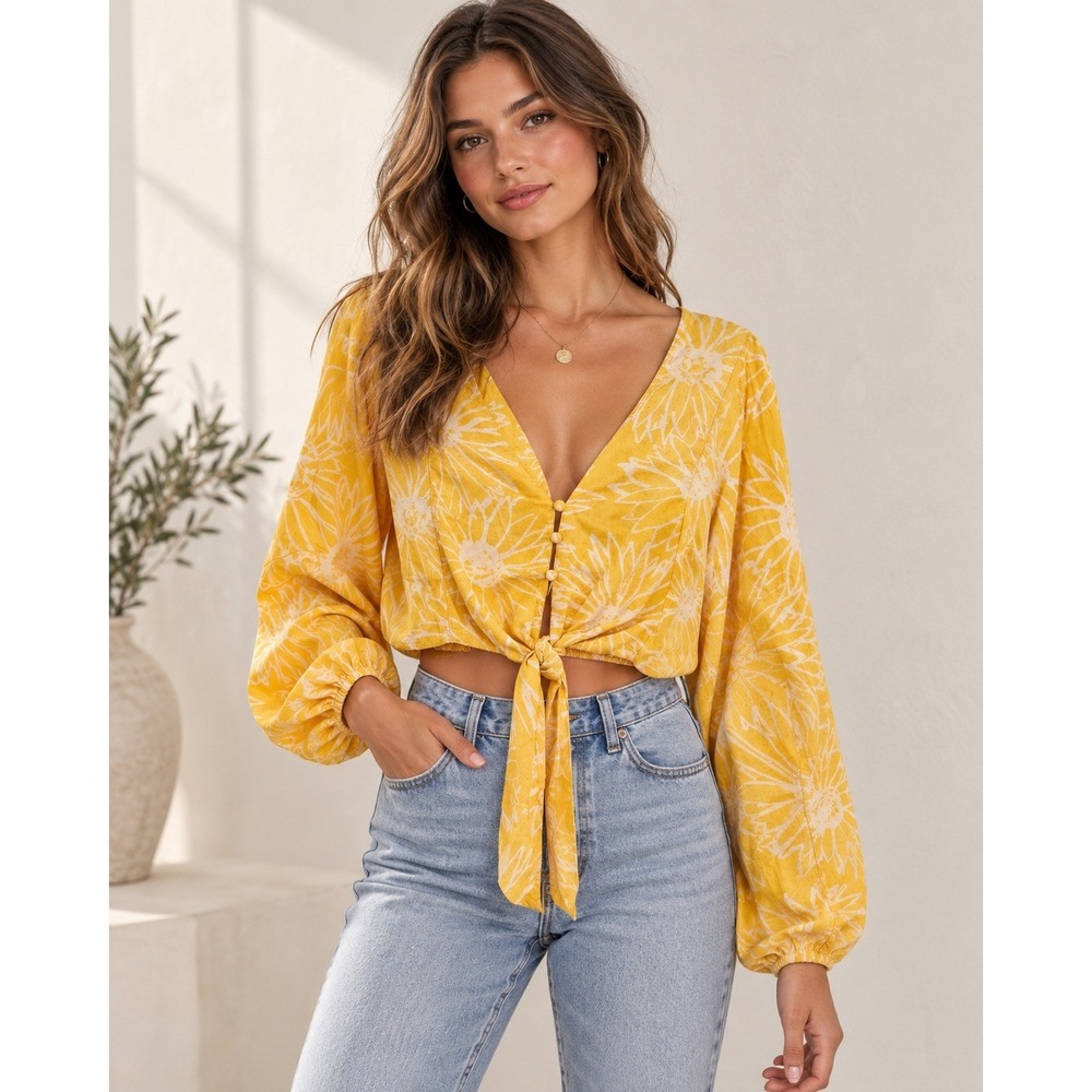 Urban Outfitters Women XS Amarillo Floral Jeanne Tie-Front Crop Top Beach